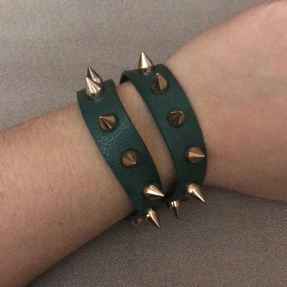 2 in 1.. Chocker and bracelet wrap